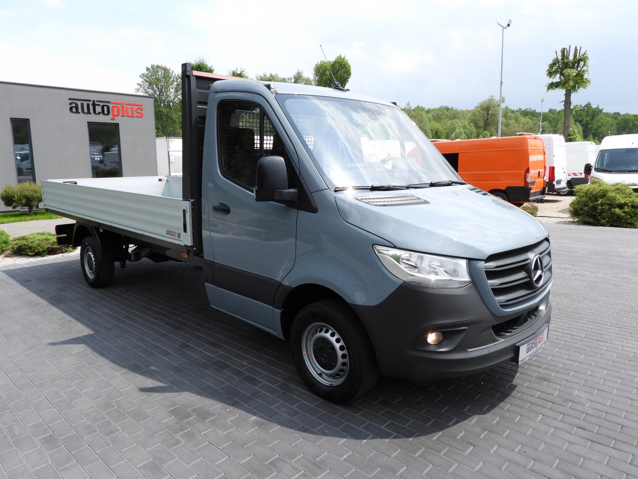 MERCEDES SPRINTER 315 STAKE BODY 8 PALLETS CRUISE CONTROL AIR CONDITIONING 150HP - Dostavno vozilo sa otvorenom sandukom: slika 4 MERCEDES SPRINTER 315 STAKE BODY 8 PALLETS CRUISE CONTROL AIR CONDITIONING 150HP - Dostavno vozilo sa otvorenom sandukom: slika 4