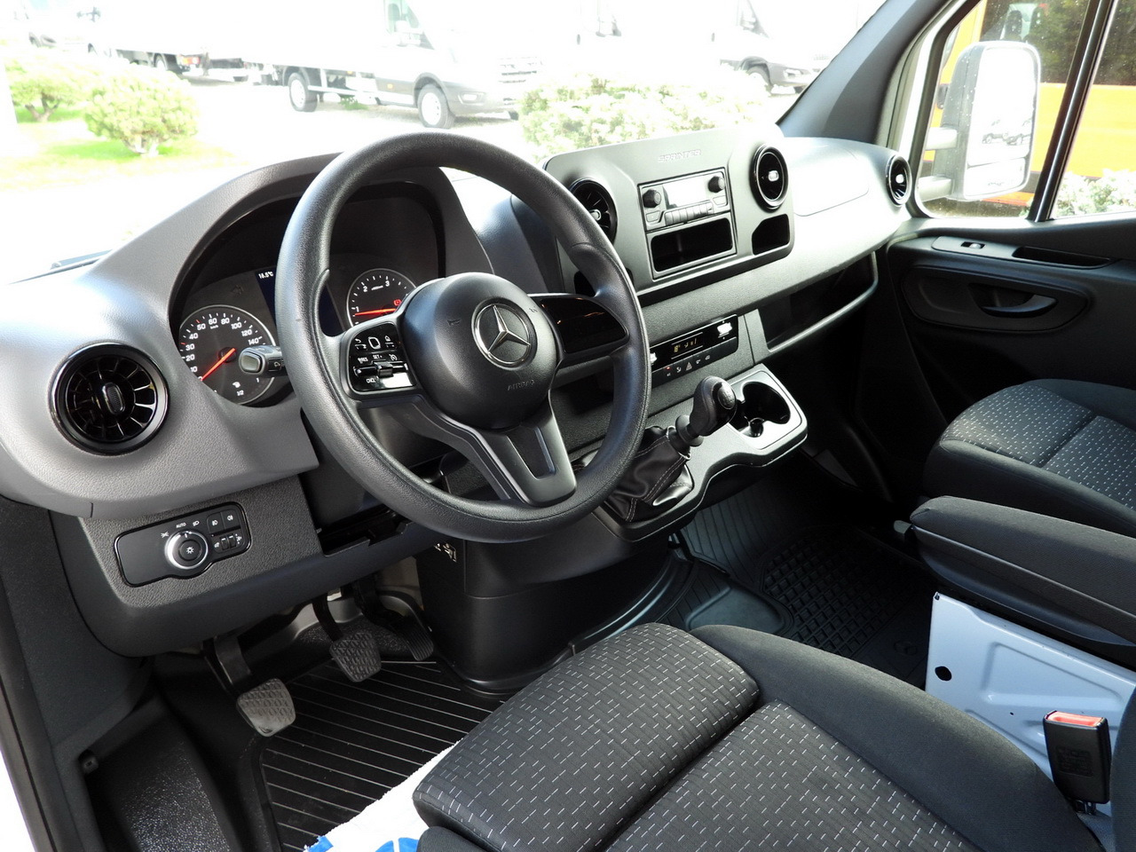 MERCEDES SPRINTER 316 TARPAULIN 8 PALLETS WEBASTO CRUISE CONTROL AIR CONDITIONING 160HP - Dostavno vozilo sa ceradom: slika 2 MERCEDES SPRINTER 316 TARPAULIN 8 PALLETS WEBASTO CRUISE CONTROL AIR CONDITIONING 160HP - Dostavno vozilo sa ceradom: slika 2