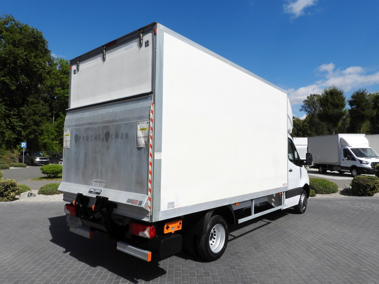 MERCEDES SPRINTER 514 BOX LIFT 8 PALLETS CRUISE CONTROL TWIN WHEELS AIR CONDITIONING  140HP - Dostavno vozilo hladnjača: slika 3 MERCEDES SPRINTER 514 BOX LIFT 8 PALLETS CRUISE CONTROL TWIN WHEELS AIR CONDITIONING  140HP - Dostavno vozilo hladnjača: slika 3