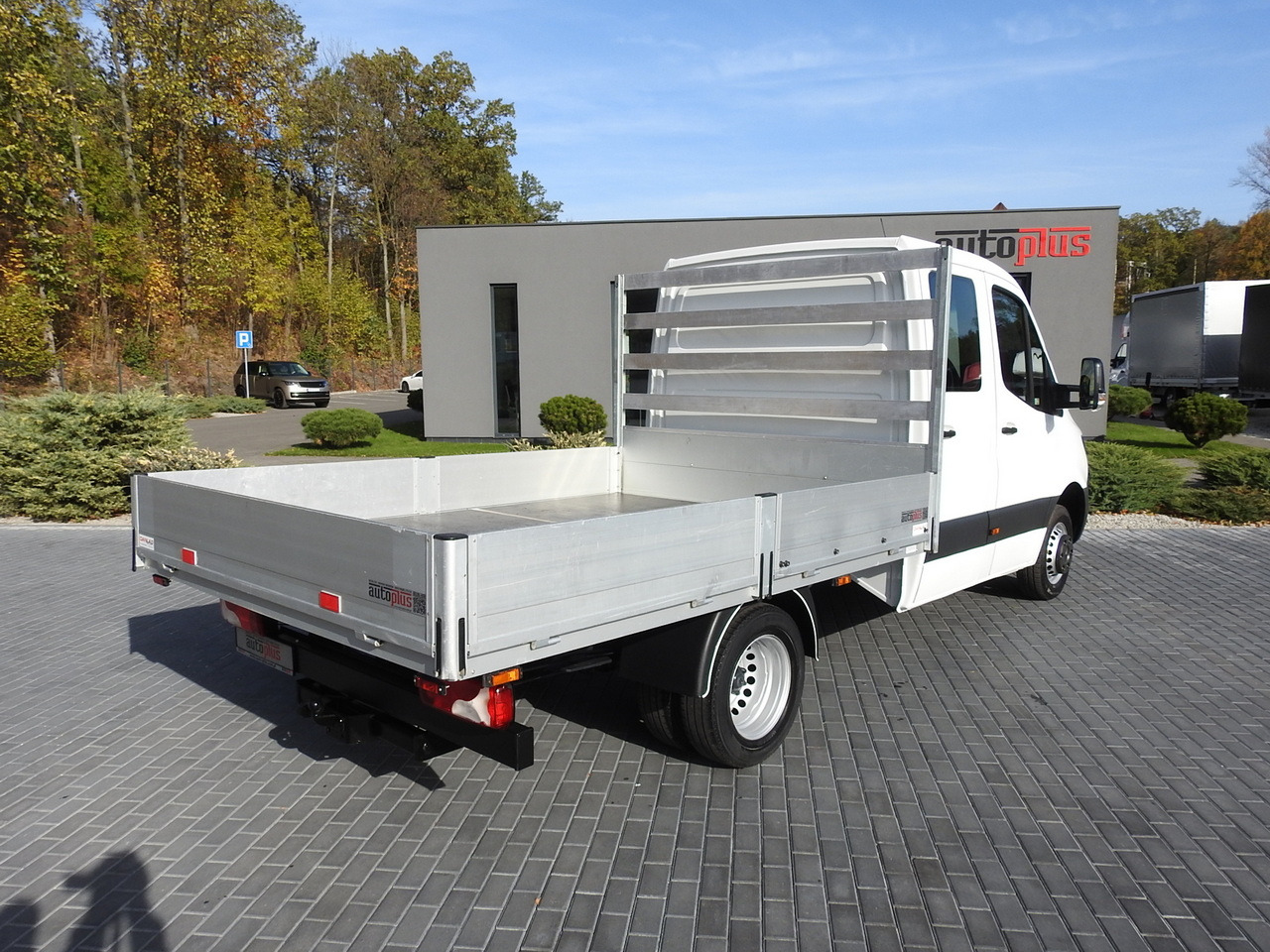 MERCEDES SPRINTER 516 STAKE BODY DOUBLE CABIN DOKA 6 SEATS CRUISE CONTROL AIR CONDITIONING TWIN WHEELS 160HP - Dostavno vozilo sa duplom kabinom: slika 3 MERCEDES SPRINTER 516 STAKE BODY DOUBLE CABIN DOKA 6 SEATS CRUISE CONTROL AIR CONDITIONING TWIN WHEELS 160HP - Dostavno vozilo sa duplom kabinom: slika 3