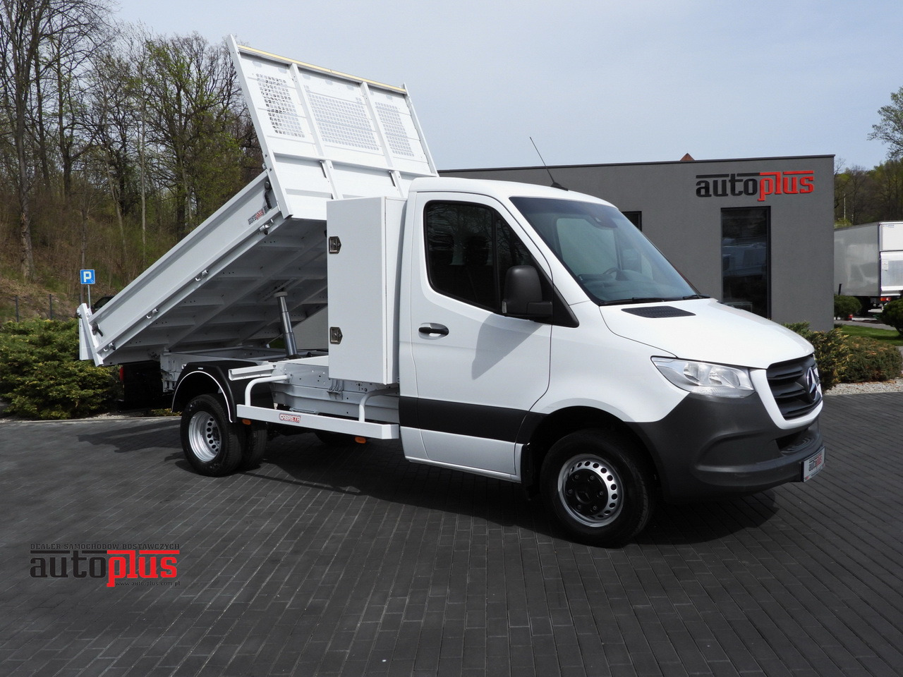 MERCEDES SPRINTER 516 TIPPER CRUISE CONTROL TWIN WHEELS AIR CONDITIONING 160HP - Dostavno vozilo istovarivač: slika 1 MERCEDES SPRINTER 516 TIPPER CRUISE CONTROL TWIN WHEELS AIR CONDITIONING 160HP - Dostavno vozilo istovarivač: slika 1