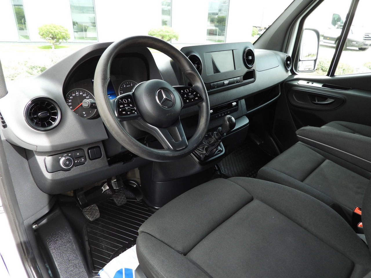 MERCEDES SPRINTER 516 TIPPER CRUISE CONTROL TWIN WHEELS AIR CONDITIONING 160HP - Dostavno vozilo istovarivač: slika 2 MERCEDES SPRINTER 516 TIPPER CRUISE CONTROL TWIN WHEELS AIR CONDITIONING 160HP - Dostavno vozilo istovarivač: slika 2