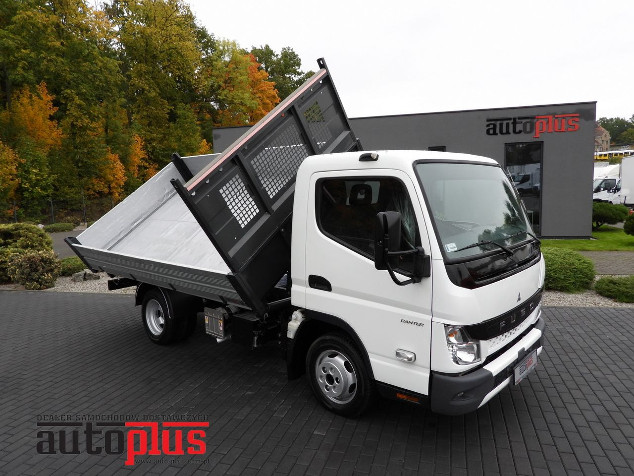 MITSUBISHI CANTER FUSO 3C15 THREE-WAY TIPPER 3 SEATS LED LIGHTS TWIN WHEELS 150HP - Dostavno vozilo istovarivač: slika 1 MITSUBISHI CANTER FUSO 3C15 THREE-WAY TIPPER 3 SEATS LED LIGHTS TWIN WHEELS 150HP - Dostavno vozilo istovarivač: slika 1