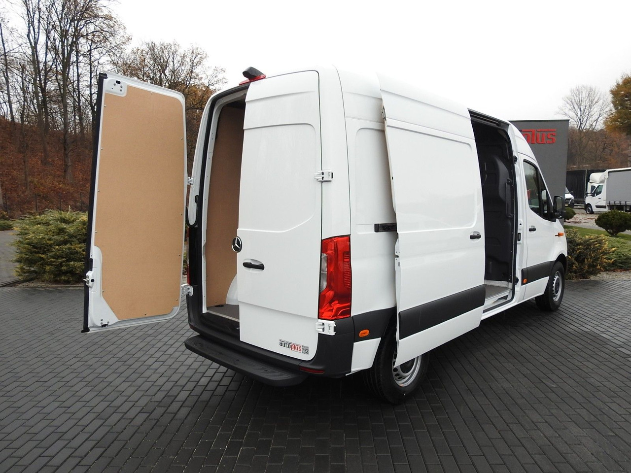 Mercedes-Benz ESPRINTER NEUE ELEKTRISCHEN KASTENWAGEN AUTOMAT - Furgon, Električno dostavno vozilo: slika 3 Mercedes-Benz ESPRINTER NEUE ELEKTRISCHEN KASTENWAGEN AUTOMAT - Furgon, Električno dostavno vozilo: slika 3
