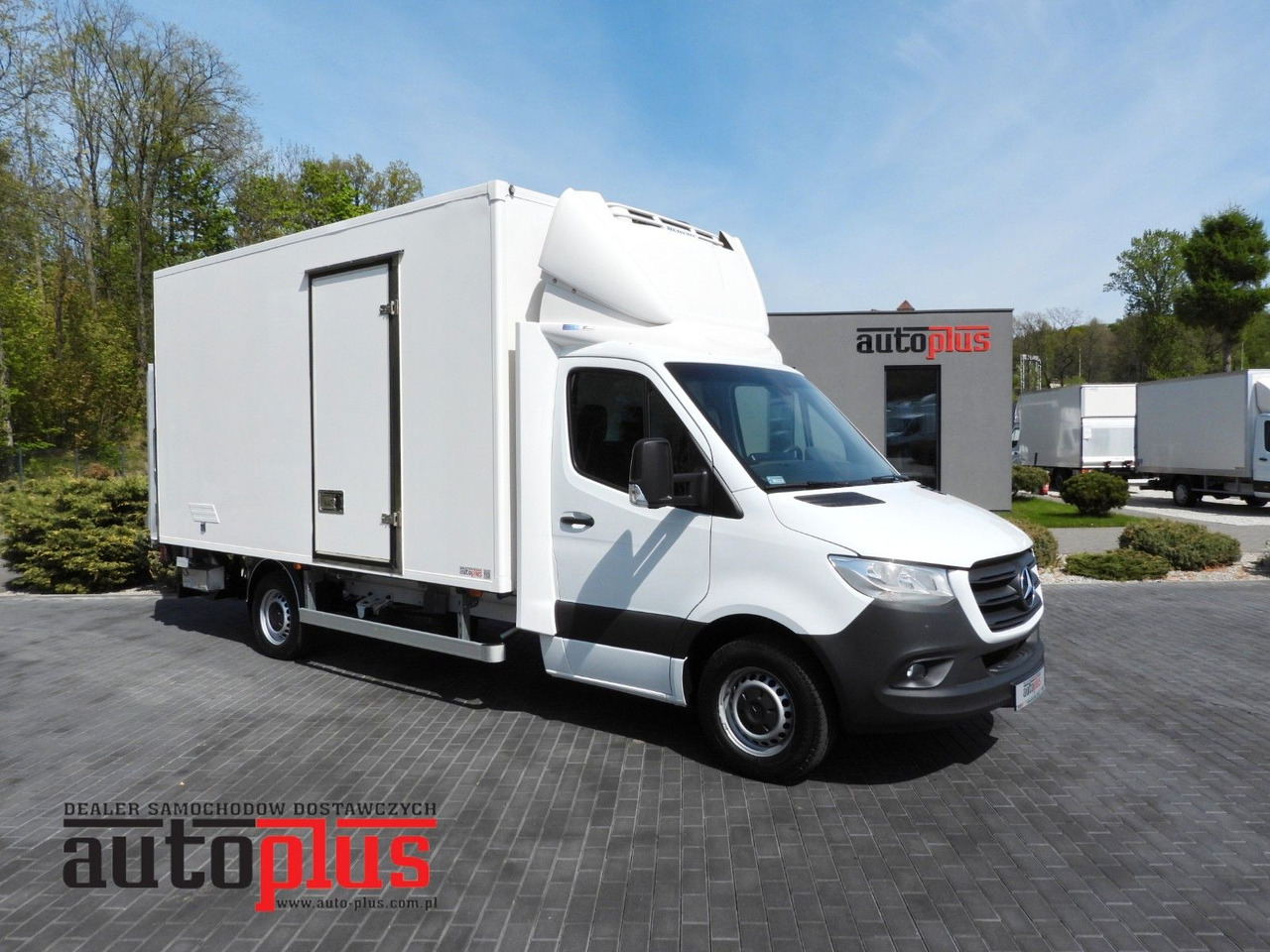 Mercedes-Benz SPRINTER 316 KÜHLKOFFER 0*C AUFZUG 8 PALETTEN - Dostavno vozilo hladnjača: slika 1 Mercedes-Benz SPRINTER 316 KÜHLKOFFER 0*C AUFZUG 8 PALETTEN - Dostavno vozilo hladnjača: slika 1