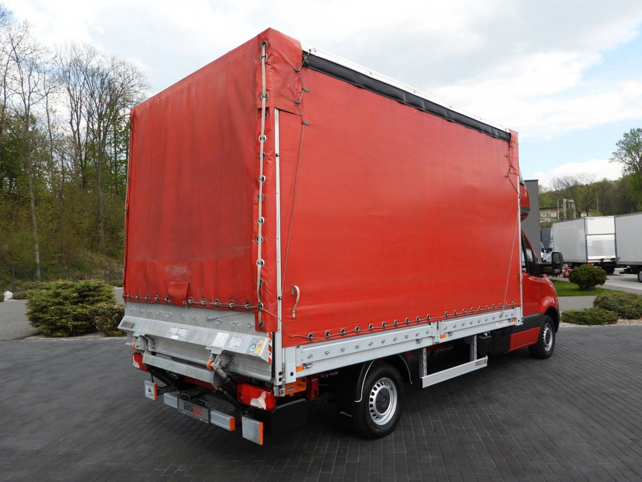 Mercedes-Benz SPRINTER 316 PRITSCHE PLANE AUFZUG 8 EUROPALET - Dostavno vozilo sa ceradom: slika 3 Mercedes-Benz SPRINTER 316 PRITSCHE PLANE AUFZUG 8 EUROPALET - Dostavno vozilo sa ceradom: slika 3