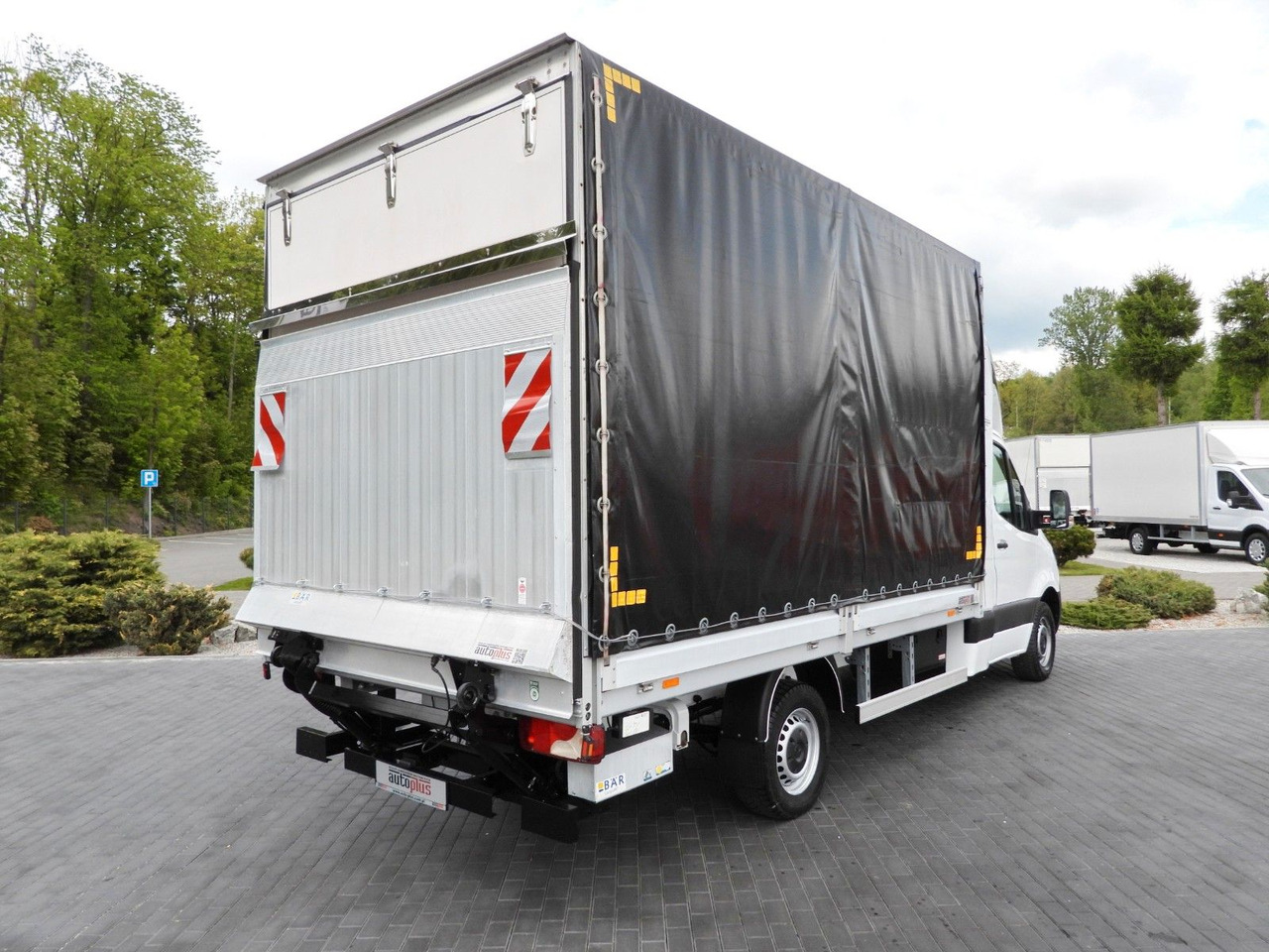 Mercedes-Benz SPRINTER 316 PRITSCHE PLANE AUFZUG 8 PALETTEN - Dostavno vozilo sa ceradom, Dostavno vozilo sa duplom kabinom: slika 3 Mercedes-Benz SPRINTER 316 PRITSCHE PLANE AUFZUG 8 PALETTEN - Dostavno vozilo sa ceradom, Dostavno vozilo sa duplom kabinom: slika 3