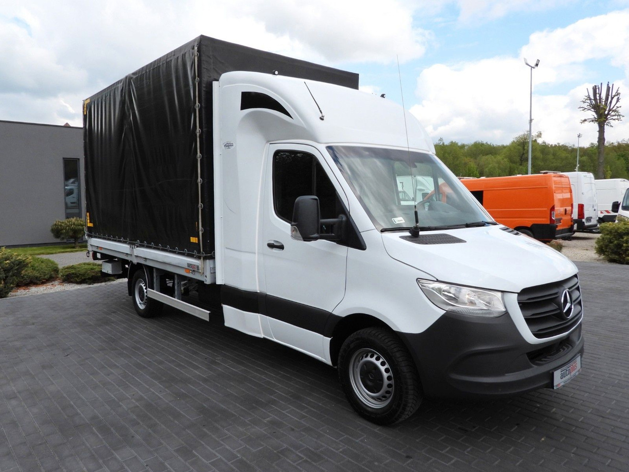 Mercedes-Benz SPRINTER 316 PRITSCHE PLANE AUFZUG 8 PALETTEN - Dostavno vozilo sa ceradom, Dostavno vozilo sa duplom kabinom: slika 4 Mercedes-Benz SPRINTER 316 PRITSCHE PLANE AUFZUG 8 PALETTEN - Dostavno vozilo sa ceradom, Dostavno vozilo sa duplom kabinom: slika 4