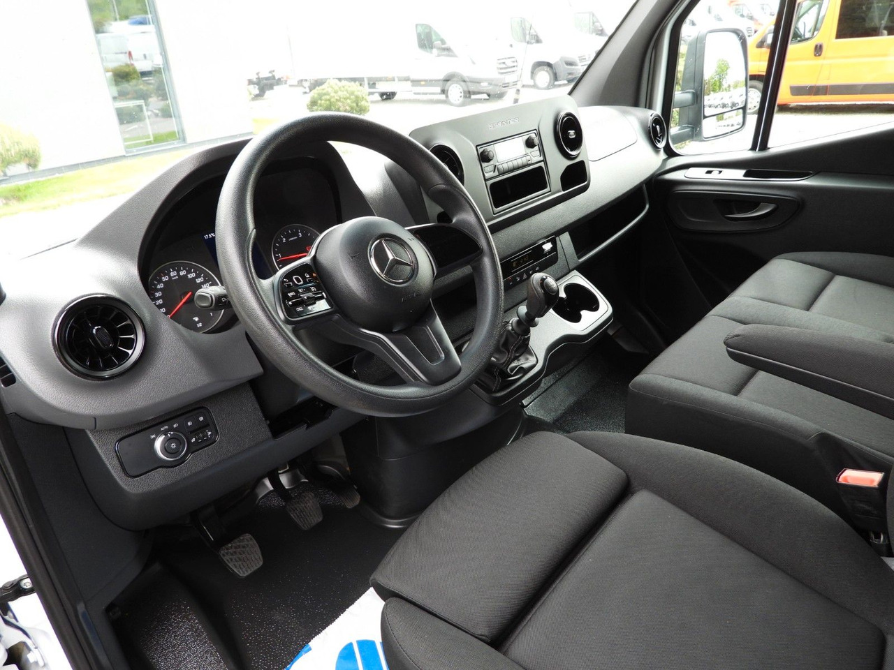 Mercedes-Benz SPRINTER 519 PRITSCHE PLANE 8 PALETTEN WEBASTO - Dostavno vozilo sa ceradom: slika 2 Mercedes-Benz SPRINTER 519 PRITSCHE PLANE 8 PALETTEN WEBASTO - Dostavno vozilo sa ceradom: slika 2