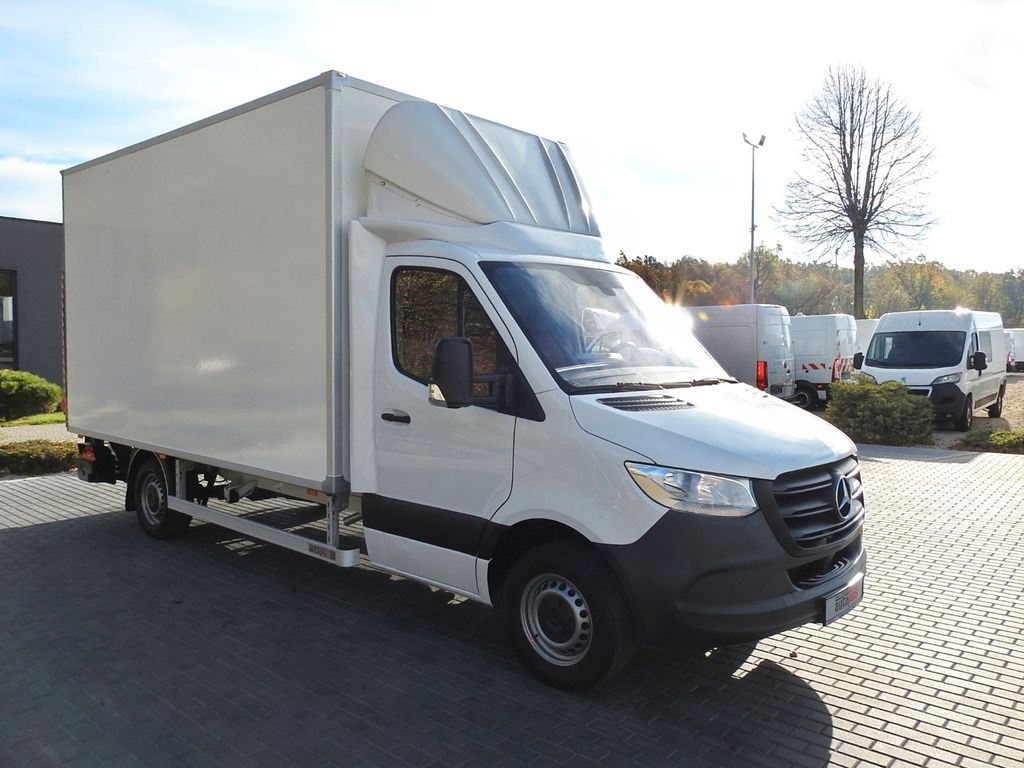 Mercedes-Benz SPRINTER KOFFER AUFZUG 8 PALETTEN KLIMAANLAGE - Dostavno vozilo sa zatvorenim sandukom: slika 4 Mercedes-Benz SPRINTER KOFFER AUFZUG 8 PALETTEN KLIMAANLAGE - Dostavno vozilo sa zatvorenim sandukom: slika 4