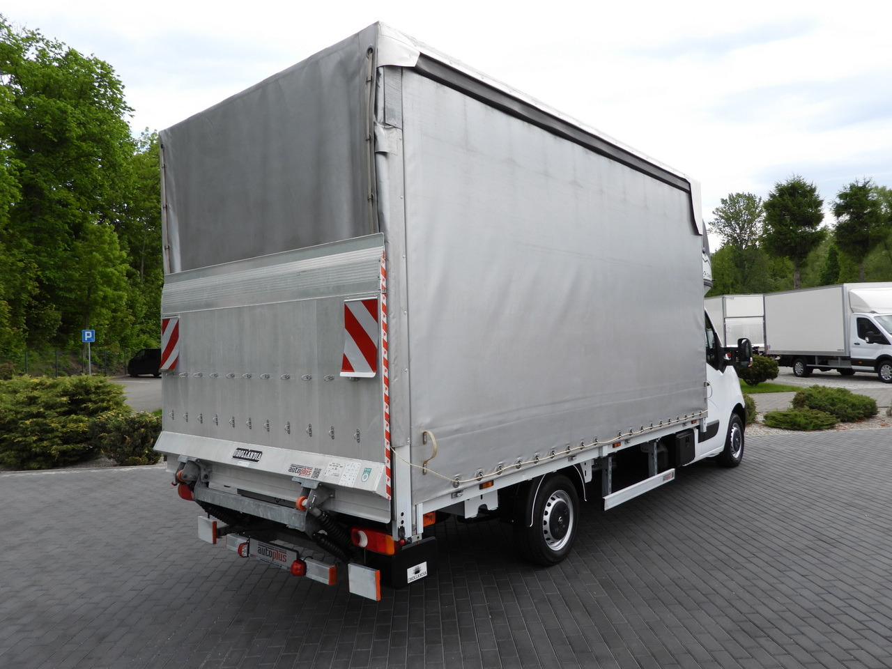 OPEL MOVANO  TARPAULIN LIFT 9 PALLETS WEBASTO CRUISE CONTROL LED LIGHTS PNEUMATICS AIR CONDITIONING  165HP - Dostavno vozilo sa ceradom: slika 3 OPEL MOVANO  TARPAULIN LIFT 9 PALLETS WEBASTO CRUISE CONTROL LED LIGHTS PNEUMATICS AIR CONDITIONING  165HP - Dostavno vozilo sa ceradom: slika 3