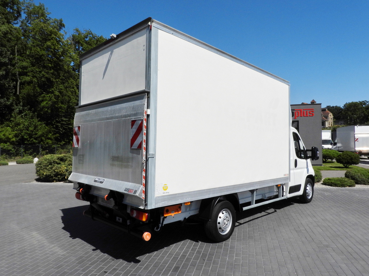 PEUGEOT BOXER BOX LIFT 8 PALLETS CRUISE CONTROL AIR CONDITIONING 130HP - Dostavno vozilo sa zatvorenim sandukom: slika 3 PEUGEOT BOXER BOX LIFT 8 PALLETS CRUISE CONTROL AIR CONDITIONING 130HP - Dostavno vozilo sa zatvorenim sandukom: slika 3