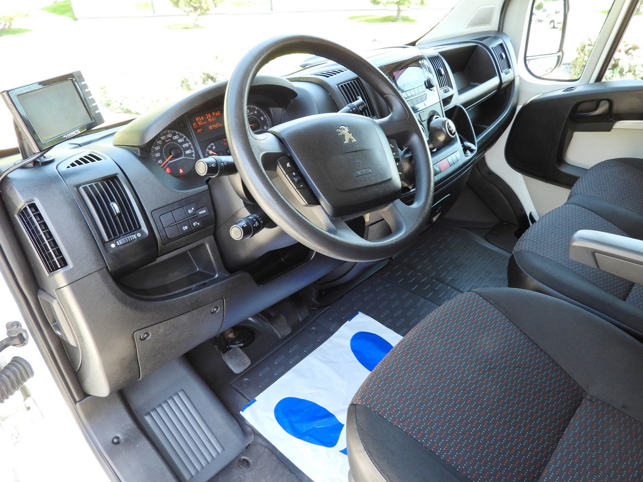 PEUGEOT BOXER BOX LIFT 8 PALLETS CRUISE CONTROL AIR CONDITIONING 130HP - Dostavno vozilo sa zatvorenim sandukom: slika 2 PEUGEOT BOXER BOX LIFT 8 PALLETS CRUISE CONTROL AIR CONDITIONING 130HP - Dostavno vozilo sa zatvorenim sandukom: slika 2