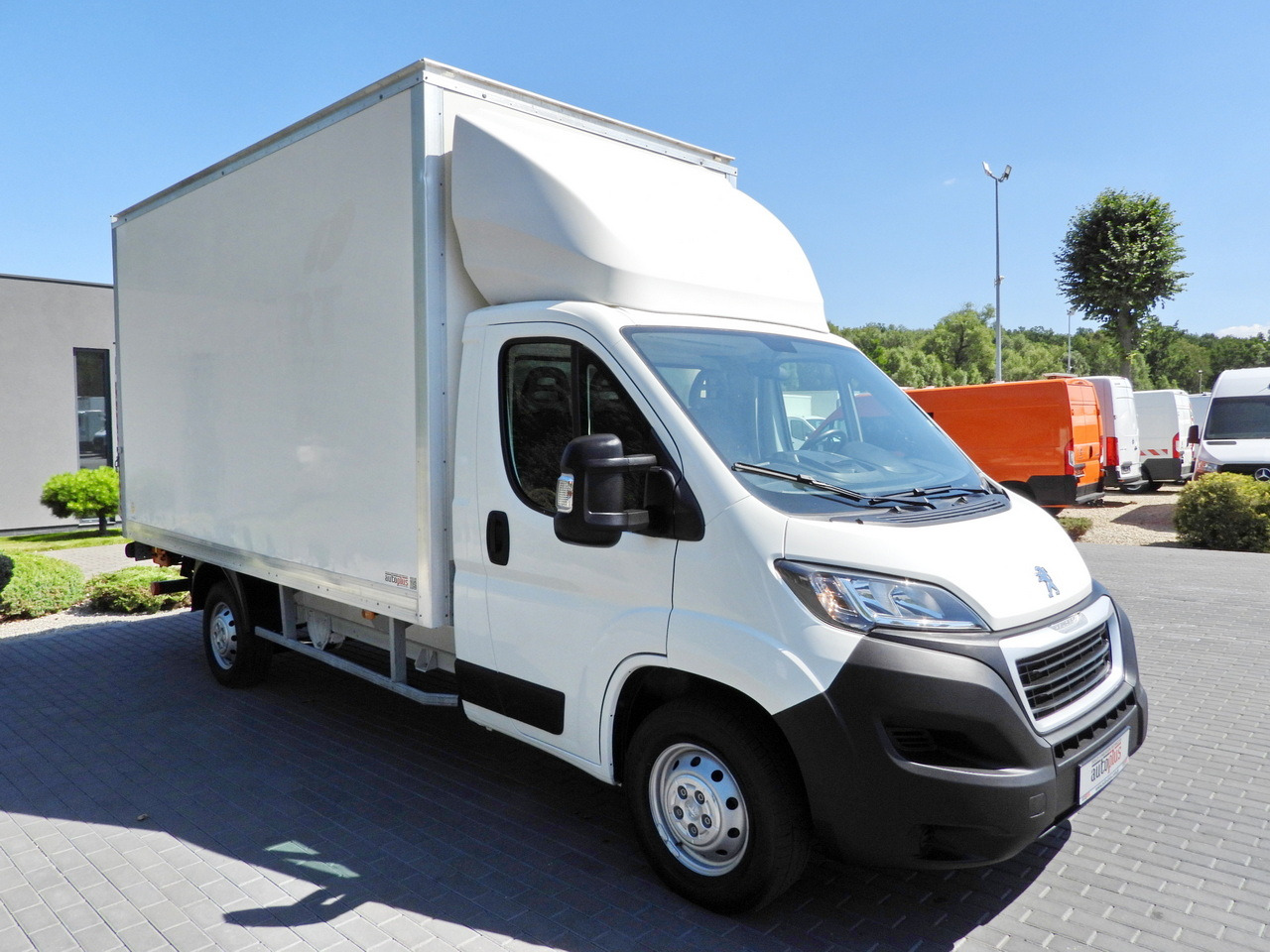 PEUGEOT BOXER BOX LIFT 8 PALLETS CRUISE CONTROL AIR CONDITIONING 130HP - Dostavno vozilo sa zatvorenim sandukom: slika 4 PEUGEOT BOXER BOX LIFT 8 PALLETS CRUISE CONTROL AIR CONDITIONING 130HP - Dostavno vozilo sa zatvorenim sandukom: slika 4