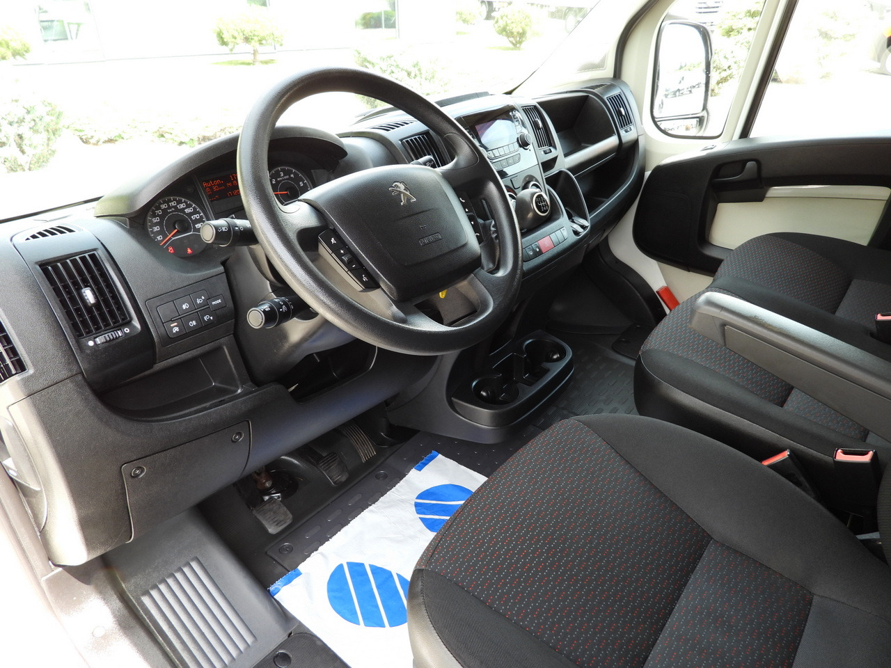 PEUGEOT BOXER REFRIGERATOR VAN -10*C CRUISE CONTROL AIR CONDITIONING 130HP - Dostavno vozilo hladnjača: slika 2 PEUGEOT BOXER REFRIGERATOR VAN -10*C CRUISE CONTROL AIR CONDITIONING 130HP - Dostavno vozilo hladnjača: slika 2