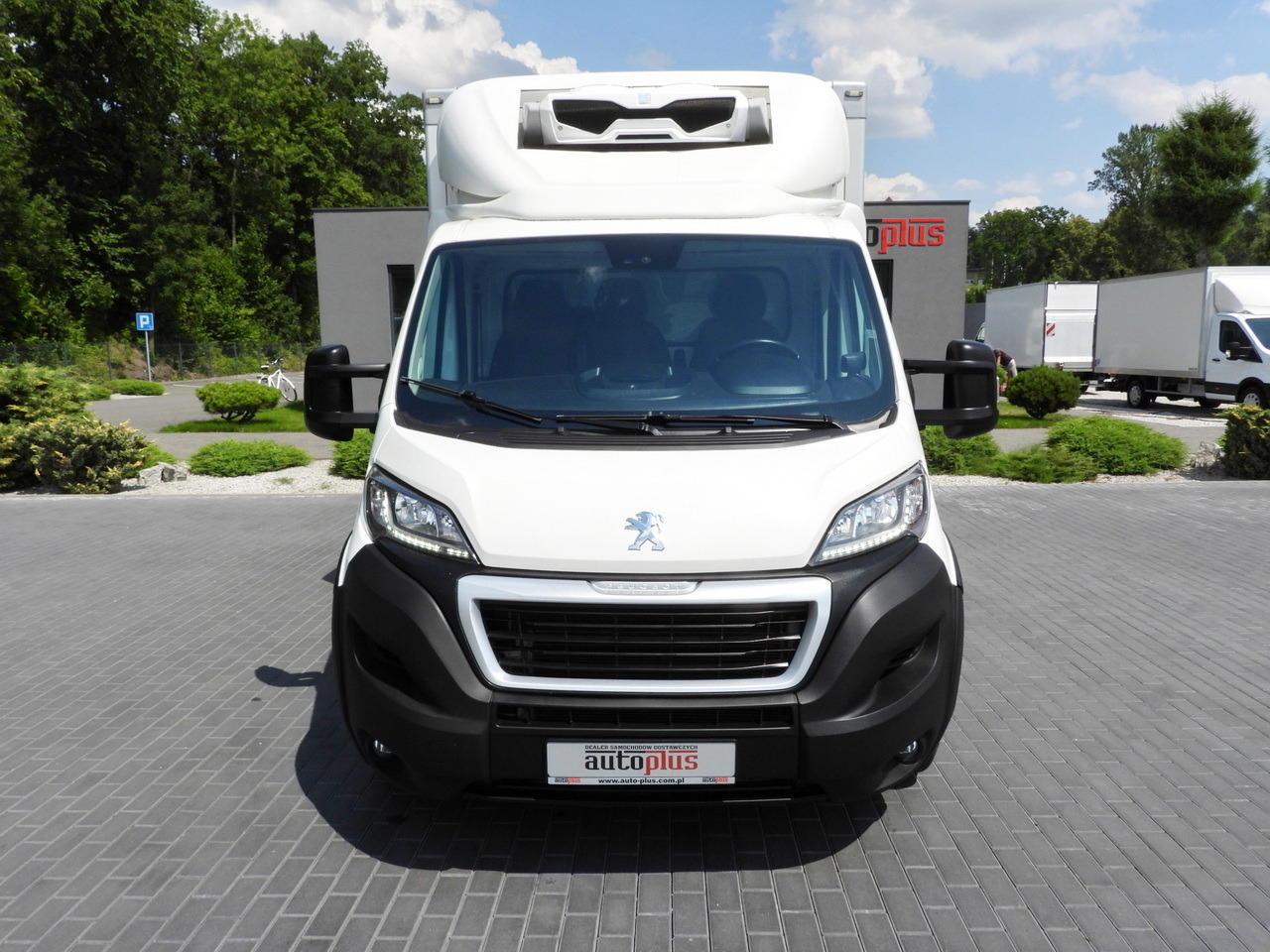PEUGEOT BOXER REGRIGERATOR BOX 0*C 8 PALLETS CRUISE CONTROL LED LIGHTS AIR CONDITIONING 165HP - Dostavno vozilo hladnjača: slika 5 PEUGEOT BOXER REGRIGERATOR BOX 0*C 8 PALLETS CRUISE CONTROL LED LIGHTS AIR CONDITIONING 165HP - Dostavno vozilo hladnjača: slika 5