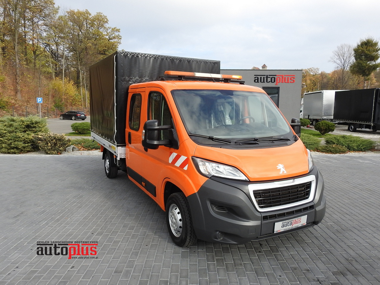 PEUGEOT BOXER STAKE BODY TARPAULIN DOUBLE CABIN DOKA 7 SEATS AIR CONDITIONING PNEUMATICS 140HP - Dostavno vozilo sa duplom kabinom: slika 1 PEUGEOT BOXER STAKE BODY TARPAULIN DOUBLE CABIN DOKA 7 SEATS AIR CONDITIONING PNEUMATICS 140HP - Dostavno vozilo sa duplom kabinom: slika 1
