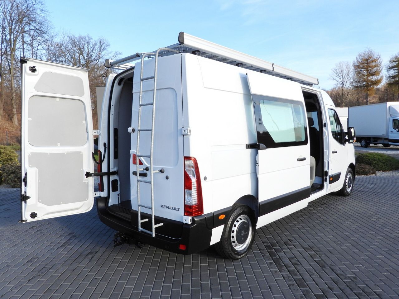 RENAULT MASTER BOX DELIVERY VAN 7 SEATS CRUISE CONTROL NAVIGATION LED LIGHTS AIR CONDITIONING 180HP - Furgon: slika 3 RENAULT MASTER BOX DELIVERY VAN 7 SEATS CRUISE CONTROL NAVIGATION LED LIGHTS AIR CONDITIONING 180HP - Furgon: slika 3