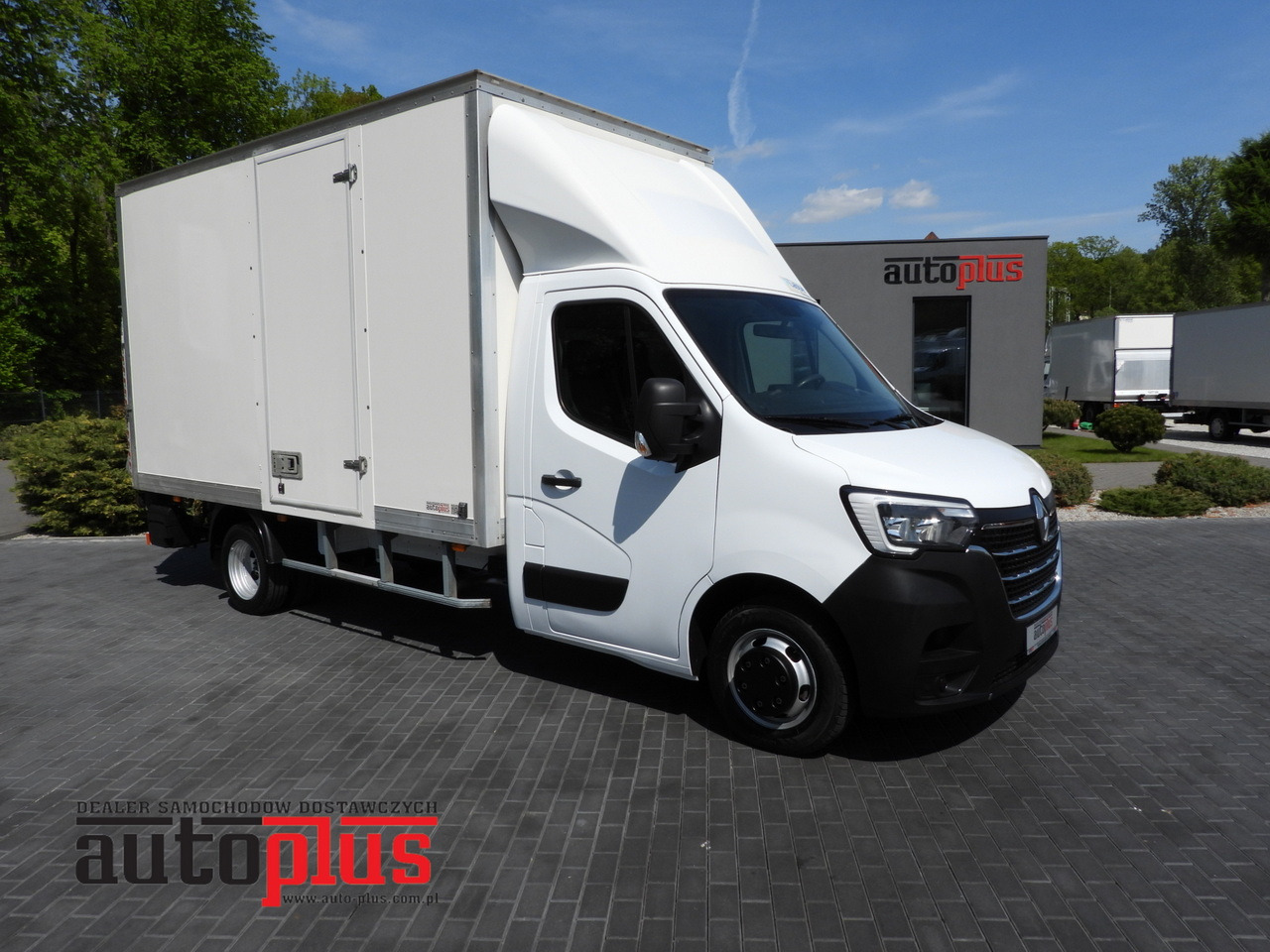 RENAULT MASTER  BOX LIFT 8 PALLETS CRUISE CONTROL NAVIGATION LED LIGHTS TWIN WHEELS AIR CONDITIONING  145HP - Dostavno vozilo hladnjača: slika 1 RENAULT MASTER  BOX LIFT 8 PALLETS CRUISE CONTROL NAVIGATION LED LIGHTS TWIN WHEELS AIR CONDITIONING  145HP - Dostavno vozilo hladnjača: slika 1