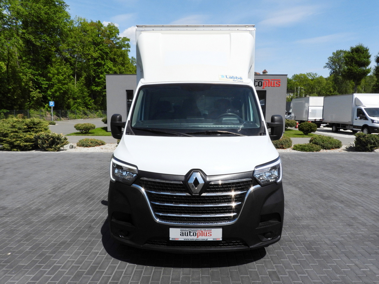 RENAULT MASTER  BOX LIFT 8 PALLETS CRUISE CONTROL NAVIGATION LED LIGHTS TWIN WHEELS AIR CONDITIONING  145HP - Dostavno vozilo hladnjača: slika 5 RENAULT MASTER  BOX LIFT 8 PALLETS CRUISE CONTROL NAVIGATION LED LIGHTS TWIN WHEELS AIR CONDITIONING  145HP - Dostavno vozilo hladnjača: slika 5
