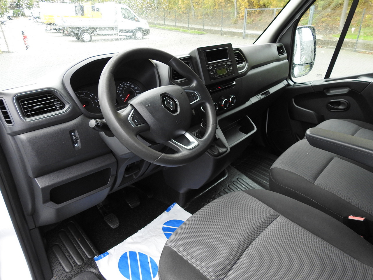 RENAULT MASTER STAKE BODY CRUISE CONTROL AIR CONDITIONING LED LIGHTS TWIN WHEELS 130HP - Dostavno vozilo sa otvorenom sandukom: slika 2 RENAULT MASTER STAKE BODY CRUISE CONTROL AIR CONDITIONING LED LIGHTS TWIN WHEELS 130HP - Dostavno vozilo sa otvorenom sandukom: slika 2