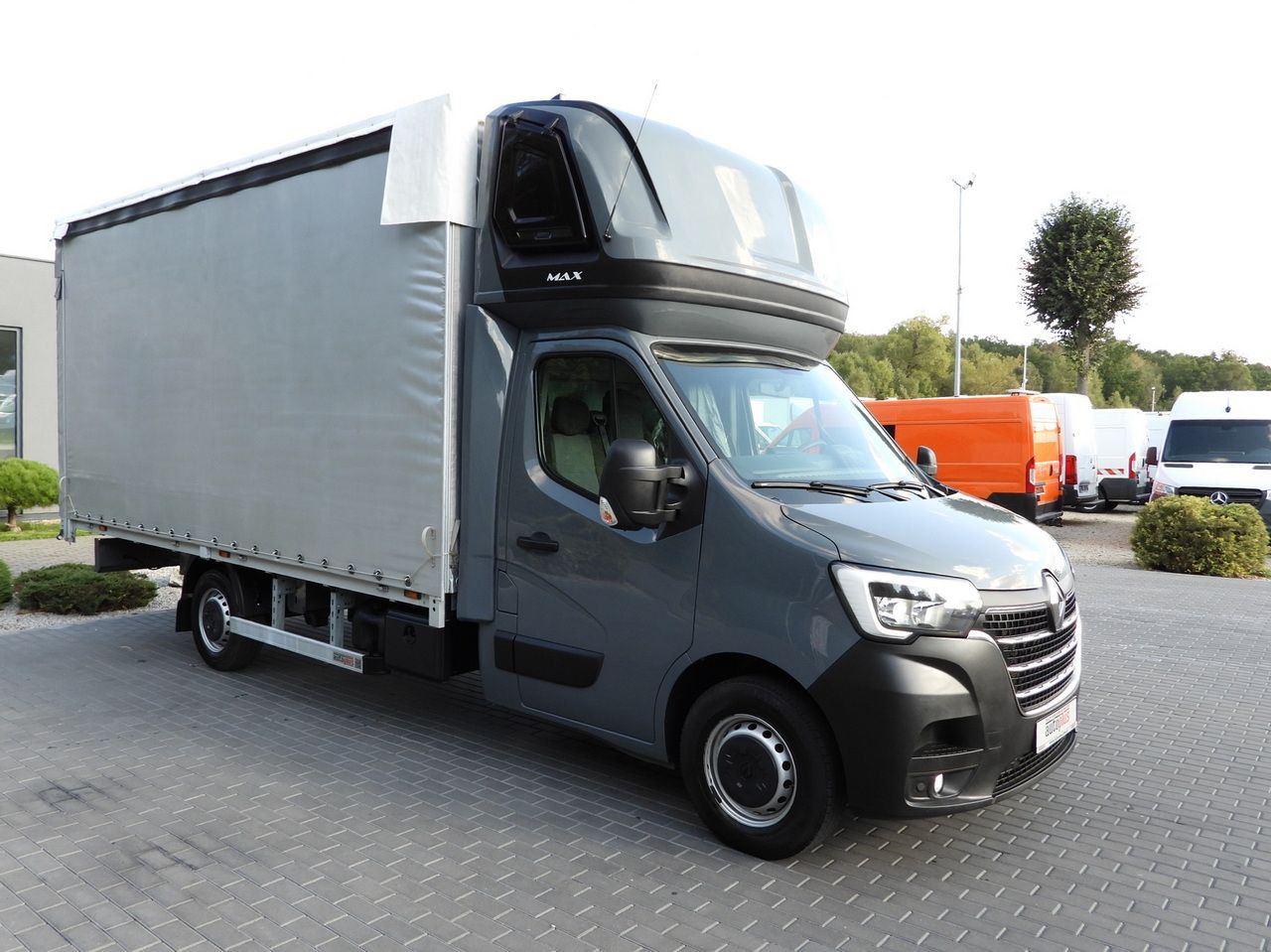 RENAULT MASTER TARPAULIN 10 PALLETS WEBASTO CRUISE CONTROL LED LIGHTS PNEUMATICS AIR CONDITIONING 165HP - Dostavno vozilo sa ceradom: slika 4 RENAULT MASTER TARPAULIN 10 PALLETS WEBASTO CRUISE CONTROL LED LIGHTS PNEUMATICS AIR CONDITIONING 165HP - Dostavno vozilo sa ceradom: slika 4