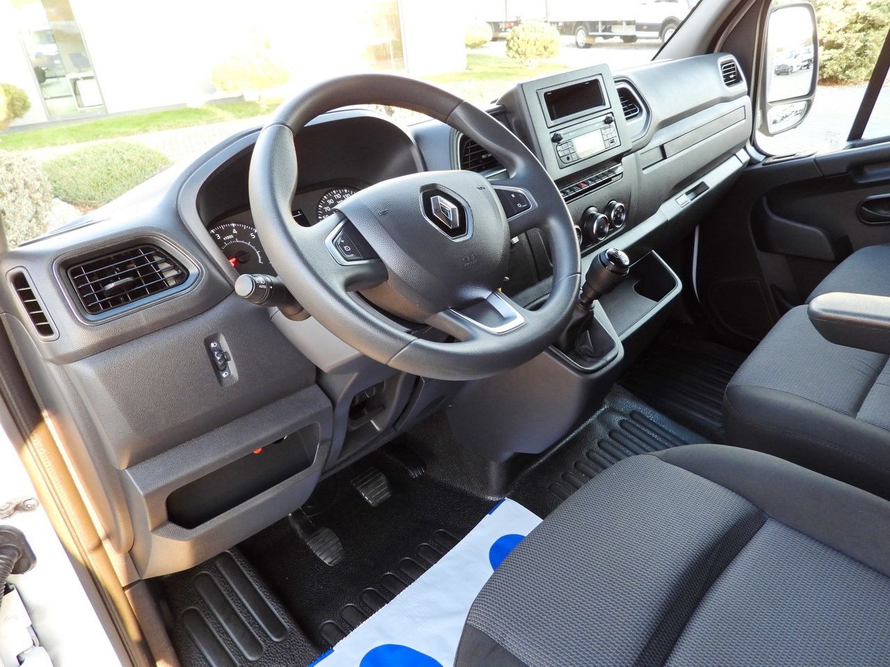 RENAULT MASTER TARPAULIN 10 PALLETS WEBASTO CRUISE CONTROL LED LIGHTS PNEUMATICS AIR CONDITIONING 165HP - Dostavno vozilo sa ceradom: slika 2 RENAULT MASTER TARPAULIN 10 PALLETS WEBASTO CRUISE CONTROL LED LIGHTS PNEUMATICS AIR CONDITIONING 165HP - Dostavno vozilo sa ceradom: slika 2