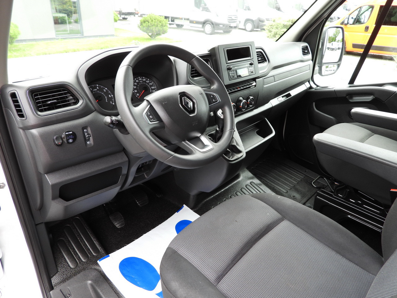 RENAULT MASTER TARPAULIN 10 PALLETS WEBASTO CRUISE CONTROL LED LIGHTS PNEUMATICS AIR CONDITIONING 165HP - Dostavno vozilo sa ceradom: slika 2 RENAULT MASTER TARPAULIN 10 PALLETS WEBASTO CRUISE CONTROL LED LIGHTS PNEUMATICS AIR CONDITIONING 165HP - Dostavno vozilo sa ceradom: slika 2