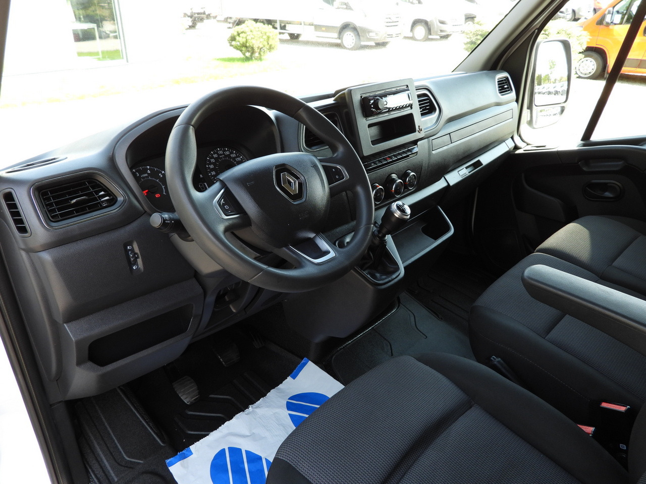 RENAULT MASTER TARPAULIN 10 PALLETS WEBASTO CRUISE CONTROL LED LIGHTS PNEUMATICS AIR CONDITIONING 165HP - Dostavno vozilo sa ceradom: slika 2 RENAULT MASTER TARPAULIN 10 PALLETS WEBASTO CRUISE CONTROL LED LIGHTS PNEUMATICS AIR CONDITIONING 165HP - Dostavno vozilo sa ceradom: slika 2