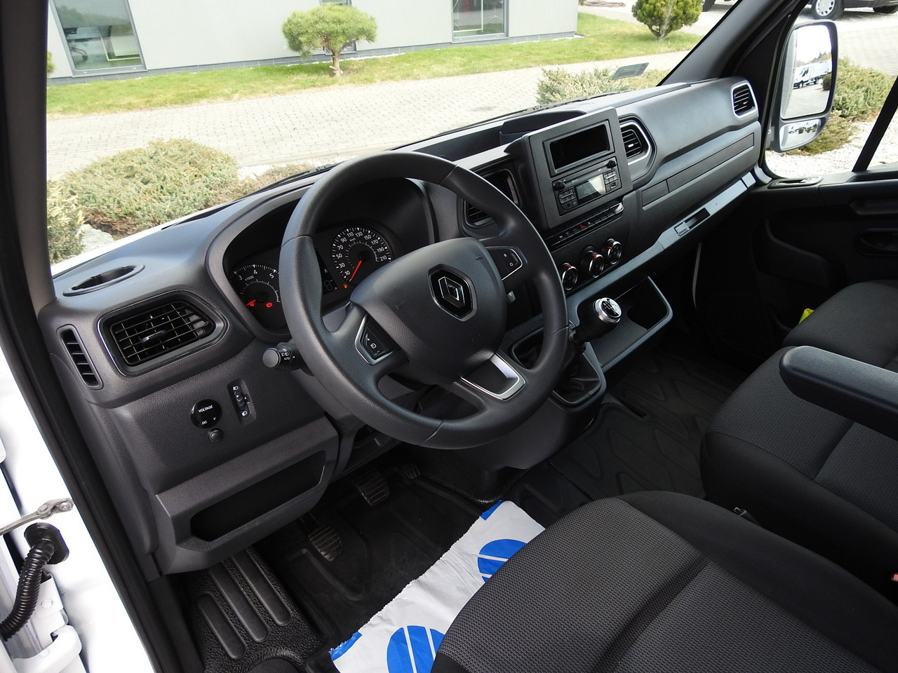 RENAULT MASTER TARPAULIN 10 PALLETS WEBASTO CRUISE CONTROL LED LIGHTS PNEUMATICS AIR CONDITIONING 165HP - Dostavno vozilo sa ceradom: slika 2 RENAULT MASTER TARPAULIN 10 PALLETS WEBASTO CRUISE CONTROL LED LIGHTS PNEUMATICS AIR CONDITIONING 165HP - Dostavno vozilo sa ceradom: slika 2