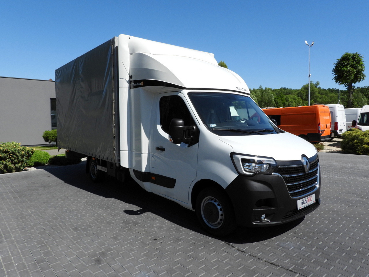 RENAULT MASTER TARPAULIN 10 PALLETS WEBASTO CRUISE CONTROL LED LIGHTS PNEUMATICS AIR CONDITIONING 165HP - Dostavno vozilo sa ceradom: slika 4 RENAULT MASTER TARPAULIN 10 PALLETS WEBASTO CRUISE CONTROL LED LIGHTS PNEUMATICS AIR CONDITIONING 165HP - Dostavno vozilo sa ceradom: slika 4