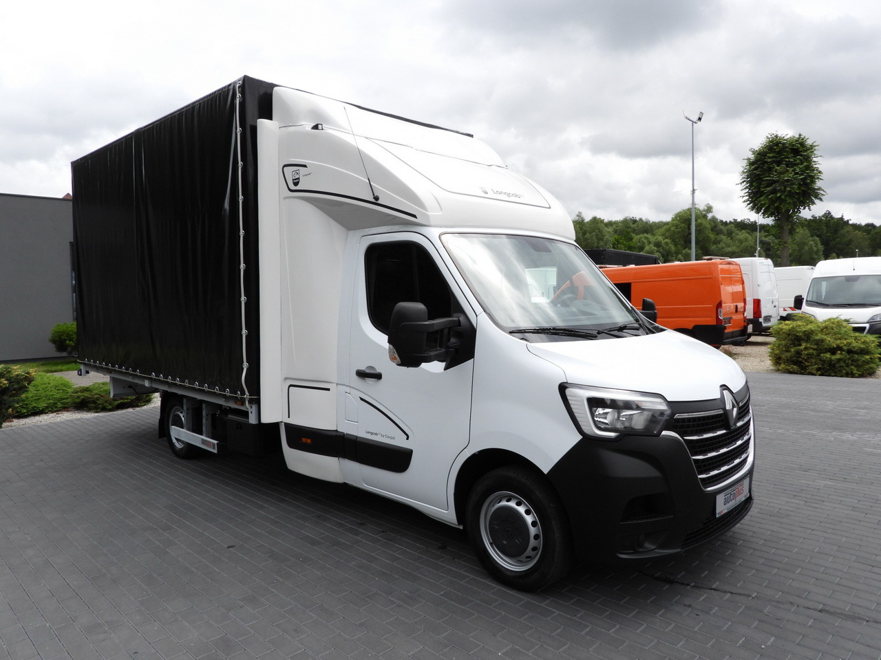RENAULT MASTER TARPAULIN 10 PALLETS WEBASTO CRUISE CONTROL LED LIGHTS PNEUMATICS AIR CONDITIONING 165HP - Dostavno vozilo sa ceradom: slika 4 RENAULT MASTER TARPAULIN 10 PALLETS WEBASTO CRUISE CONTROL LED LIGHTS PNEUMATICS AIR CONDITIONING 165HP - Dostavno vozilo sa ceradom: slika 4