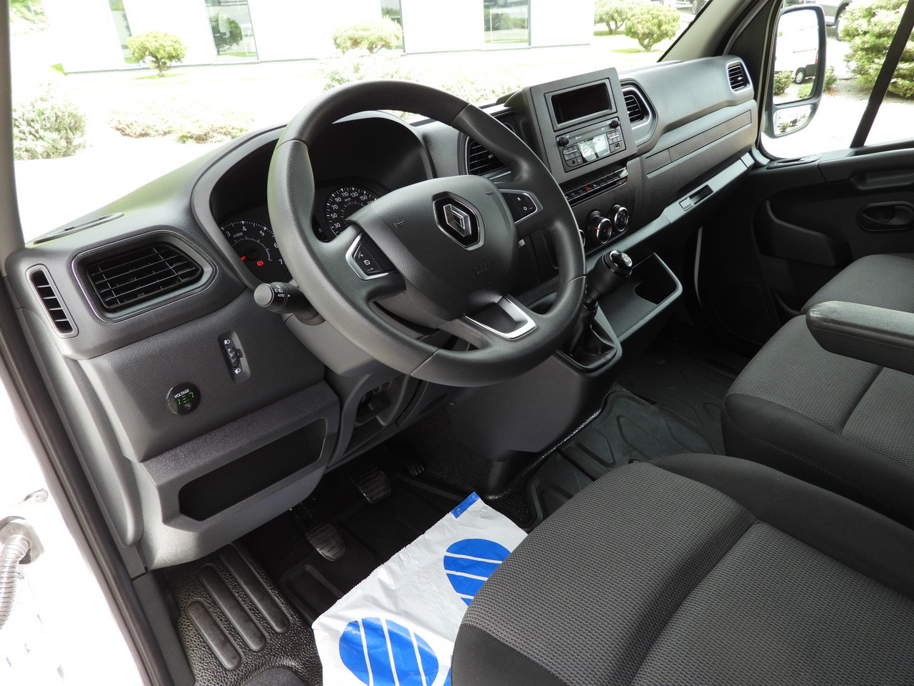 RENAULT MASTER TARPAULIN 10 PALLETS WEBASTO CRUISE CONTROL LED LIGHTS PNEUMATICS AIR CONDITIONING 165HP - Dostavno vozilo sa ceradom: slika 2 RENAULT MASTER TARPAULIN 10 PALLETS WEBASTO CRUISE CONTROL LED LIGHTS PNEUMATICS AIR CONDITIONING 165HP - Dostavno vozilo sa ceradom: slika 2