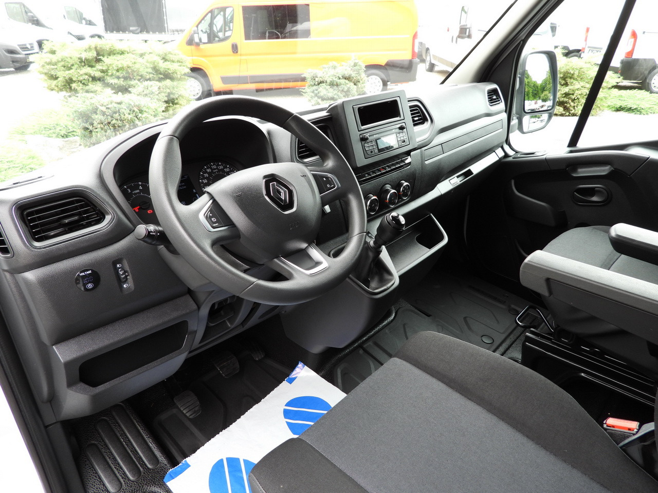 RENAULT MASTER TARPAULIN 10 PALLETS WEBASTO CRUISE CONTROL LED LIGHTS PNEUMATICS AIR CONDITIONING 165HP - Dostavno vozilo sa ceradom: slika 2 RENAULT MASTER TARPAULIN 10 PALLETS WEBASTO CRUISE CONTROL LED LIGHTS PNEUMATICS AIR CONDITIONING 165HP - Dostavno vozilo sa ceradom: slika 2