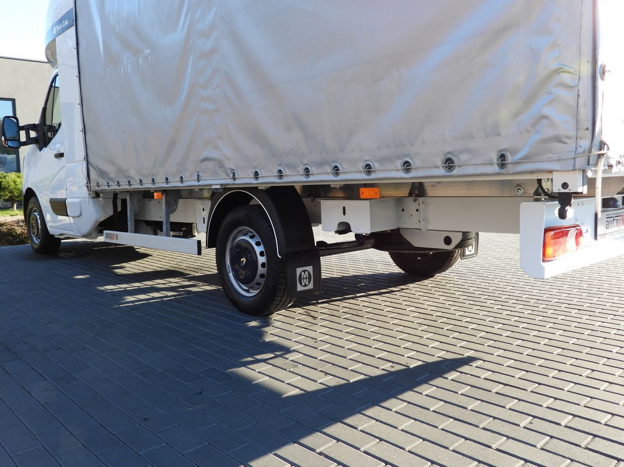 Dostavno vozilo sa ceradom RENAULT MASTER TARPAULIN 8 PALLETS WEBASTO CRUISE CONTROL LED LIGHTS AIR CONDITIONING 165HP: slika 16 Dostavno vozilo sa ceradom RENAULT MASTER TARPAULIN 8 PALLETS WEBASTO CRUISE CONTROL LED LIGHTS AIR CONDITIONING 165HP: slika 16