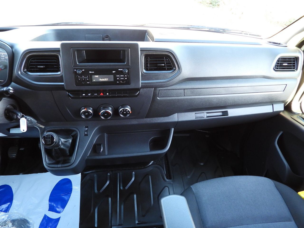 Dostavno vozilo sa ceradom RENAULT MASTER TARPAULIN 8 PALLETS WEBASTO CRUISE CONTROL LED LIGHTS AIR CONDITIONING 165HP: slika 35 Dostavno vozilo sa ceradom RENAULT MASTER TARPAULIN 8 PALLETS WEBASTO CRUISE CONTROL LED LIGHTS AIR CONDITIONING 165HP: slika 35