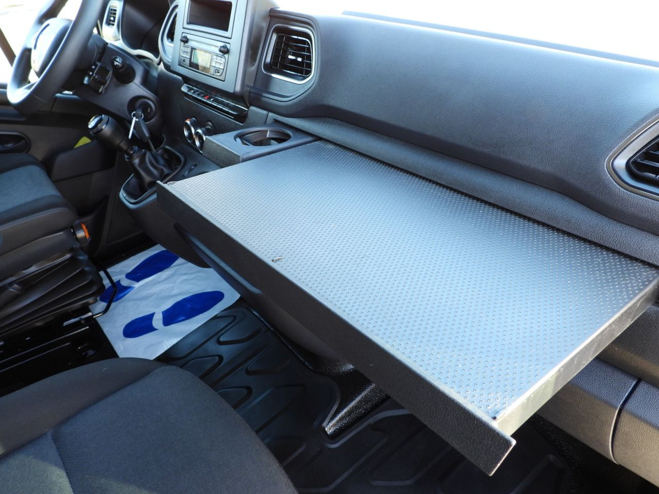 Dostavno vozilo sa ceradom RENAULT MASTER TARPAULIN 8 PALLETS WEBASTO CRUISE CONTROL LED LIGHTS AIR CONDITIONING 165HP: slika 42 Dostavno vozilo sa ceradom RENAULT MASTER TARPAULIN 8 PALLETS WEBASTO CRUISE CONTROL LED LIGHTS AIR CONDITIONING 165HP: slika 42