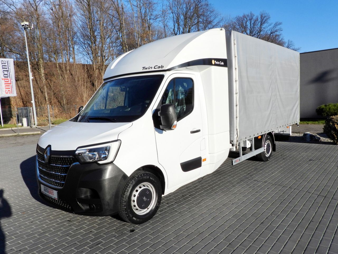 Dostavno vozilo sa ceradom RENAULT MASTER TARPAULIN 8 PALLETS WEBASTO CRUISE CONTROL LED LIGHTS AIR CONDITIONING 165HP: slika 6 Dostavno vozilo sa ceradom RENAULT MASTER TARPAULIN 8 PALLETS WEBASTO CRUISE CONTROL LED LIGHTS AIR CONDITIONING 165HP: slika 6