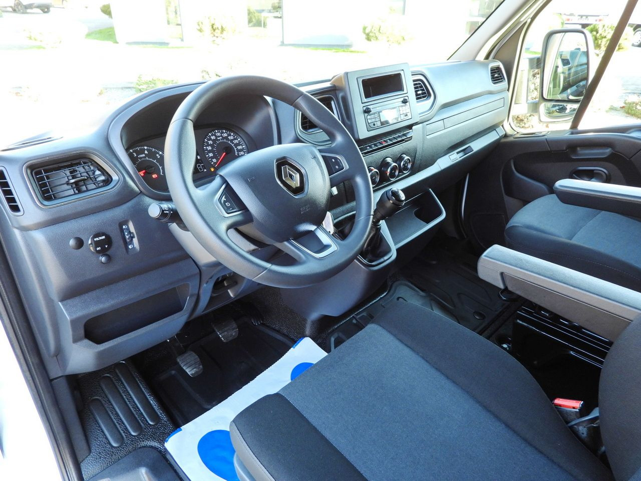 RENAULT MASTER TARPAULIN 8 PALLETS WEBASTO CRUISE CONTROL LED LIGHTS AIR CONDITIONING 165HP - Dostavno vozilo sa ceradom: slika 2 RENAULT MASTER TARPAULIN 8 PALLETS WEBASTO CRUISE CONTROL LED LIGHTS AIR CONDITIONING 165HP - Dostavno vozilo sa ceradom: slika 2