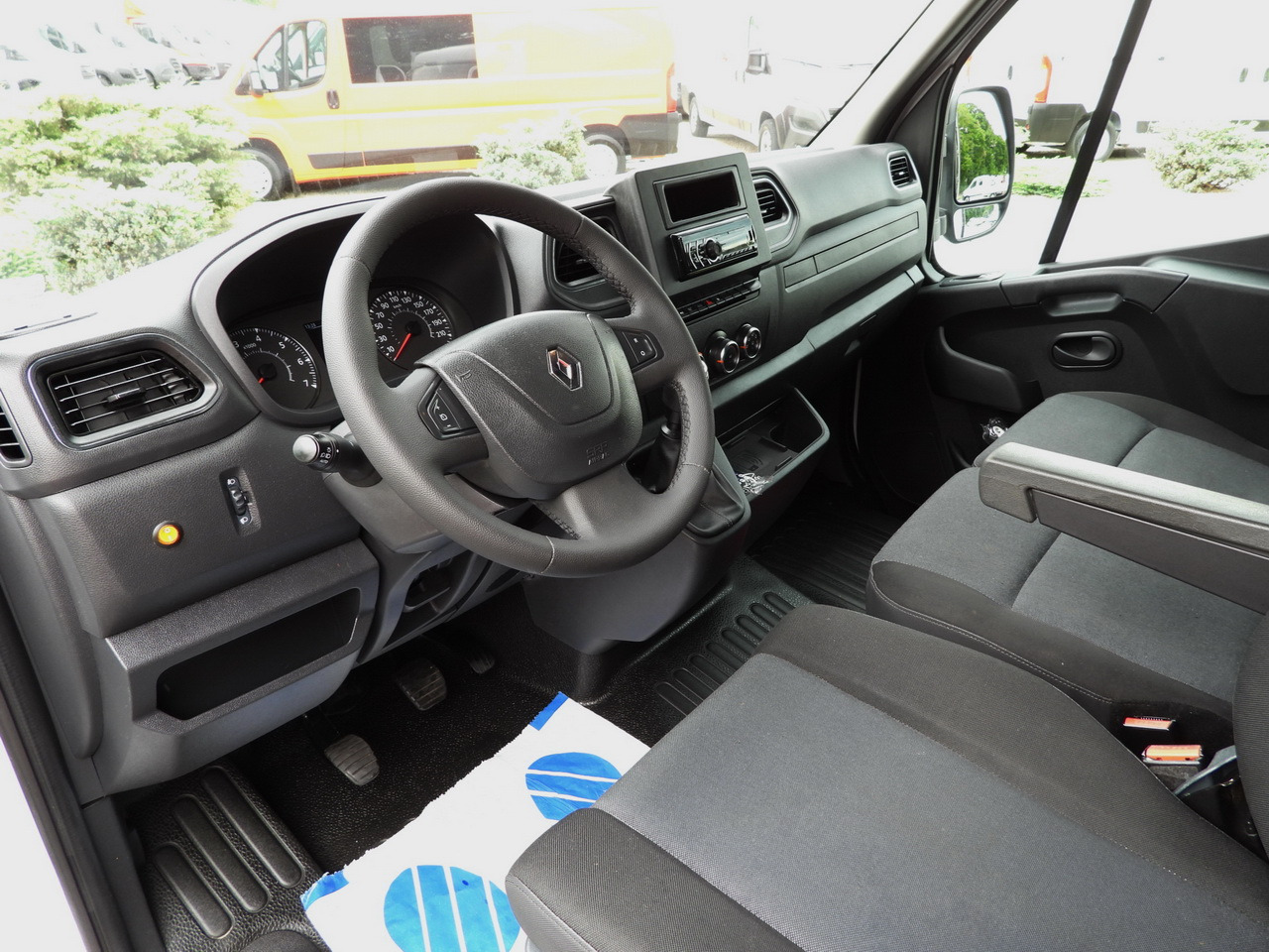 RENAULT MASTER TARPAULIN LIFT 10 PALLETS WEBASTO CRUISE CONTROL LED LIGHTS PNEUMATICS AIR CONDITIONING 165HP - Dostavno vozilo sa ceradom: slika 2 RENAULT MASTER TARPAULIN LIFT 10 PALLETS WEBASTO CRUISE CONTROL LED LIGHTS PNEUMATICS AIR CONDITIONING 165HP - Dostavno vozilo sa ceradom: slika 2