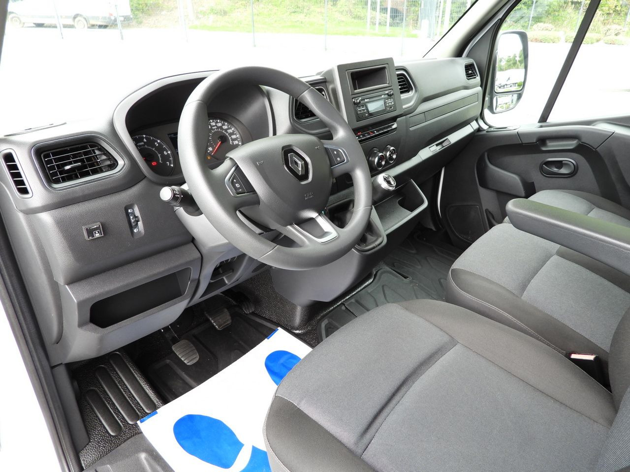 RENAULT MASTER TARPAULIN LIFT 9 PALLETS WEBASTO CRUISE CONTROL LED LIGHTS PNEUMATICS AIR CONDITIONING 165HP - Dostavno vozilo sa ceradom: slika 2 RENAULT MASTER TARPAULIN LIFT 9 PALLETS WEBASTO CRUISE CONTROL LED LIGHTS PNEUMATICS AIR CONDITIONING 165HP - Dostavno vozilo sa ceradom: slika 2