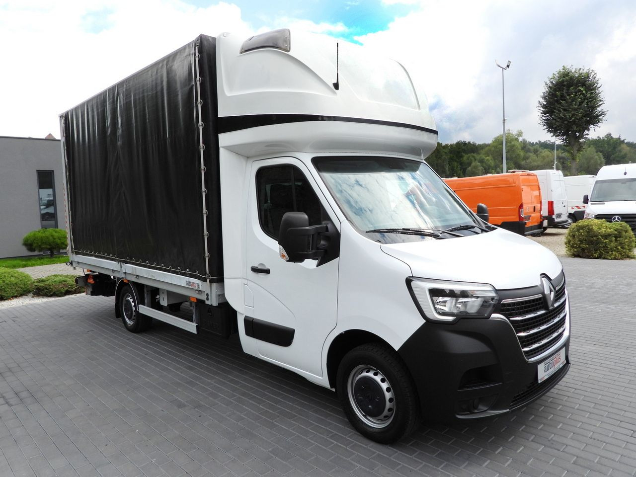 RENAULT MASTER TARPAULIN LIFT 9 PALLETS WEBASTO CRUISE CONTROL LED LIGHTS PNEUMATICS AIR CONDITIONING 165HP - Dostavno vozilo sa ceradom: slika 4 RENAULT MASTER TARPAULIN LIFT 9 PALLETS WEBASTO CRUISE CONTROL LED LIGHTS PNEUMATICS AIR CONDITIONING 165HP - Dostavno vozilo sa ceradom: slika 4