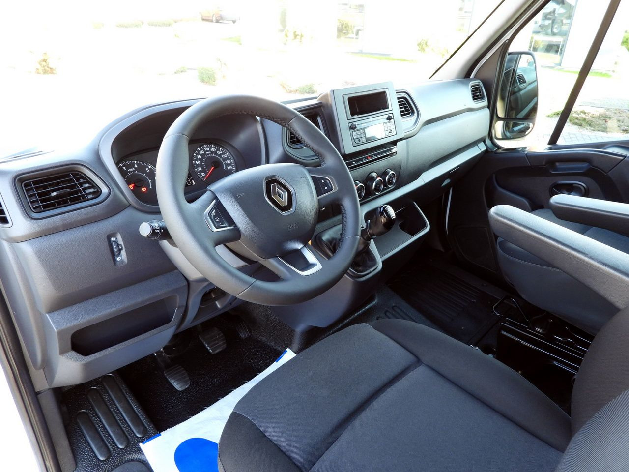 RENAULT MASTER TIPPER DOUBLE CABIN DOKA 6 SEATS CRUISE CONTROL LED LIGHTS TWIN WHEELS AIR CONDITIONING 130HP - Dostavno vozilo istovarivač: slika 2 RENAULT MASTER TIPPER DOUBLE CABIN DOKA 6 SEATS CRUISE CONTROL LED LIGHTS TWIN WHEELS AIR CONDITIONING 130HP - Dostavno vozilo istovarivač: slika 2