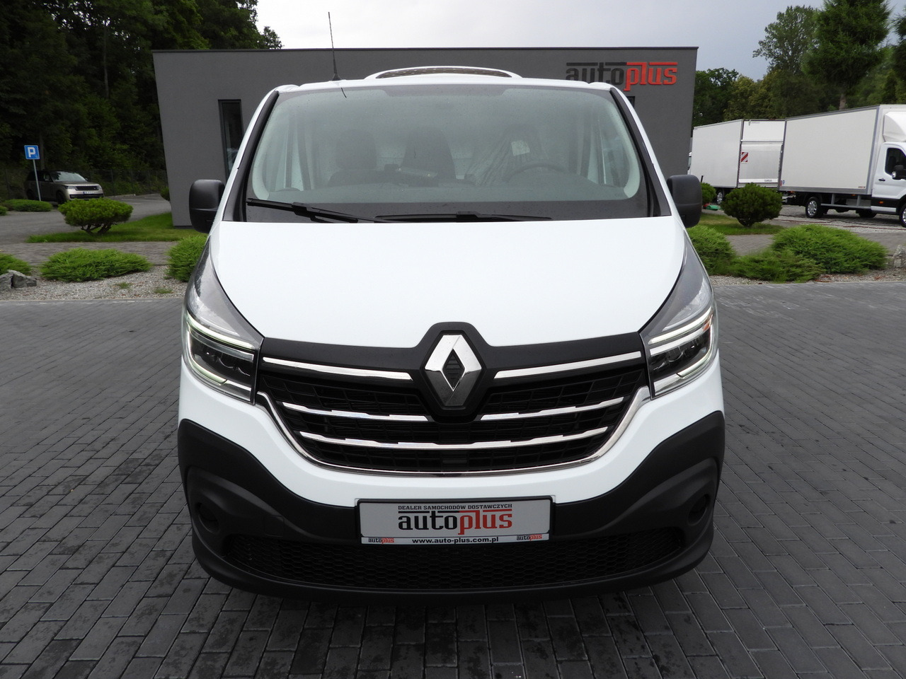 RENAULT TRAFIC REFRIGERATOR VAN -5*C POWER SUPPLY 230V CRUISE CONTROL LED LIGHTS AIR CONDITIONING 120HP - Dostavno vozilo hladnjača: slika 5 RENAULT TRAFIC REFRIGERATOR VAN -5*C POWER SUPPLY 230V CRUISE CONTROL LED LIGHTS AIR CONDITIONING 120HP - Dostavno vozilo hladnjača: slika 5