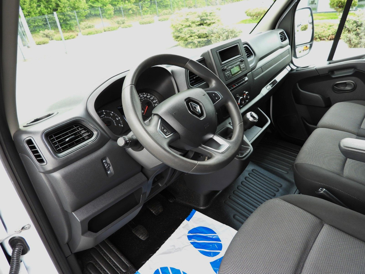 Renault MASTER KOFFER AUFZUG 8 PALETTEN TEMPOMAT A/C LED Renault MASTER KOFFER AUFZUG 8 PALETTEN TEMPOMAT A/C LED - Dostavno vozilo sa zatvorenim sandukom: slika 2 Renault MASTER KOFFER AUFZUG 8 PALETTEN TEMPOMAT A/C LED Renault MASTER KOFFER AUFZUG 8 PALETTEN TEMPOMAT A/C LED - Dostavno vozilo sa zatvorenim sandukom: slika 2