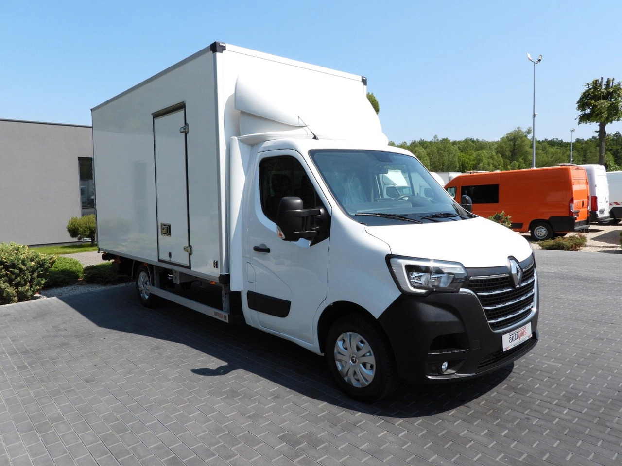Renault MASTER KOFFER AUFZUG 8 PALETTEN TEMPOMAT LED - Dostavno vozilo sa zatvorenim sandukom: slika 4 Renault MASTER KOFFER AUFZUG 8 PALETTEN TEMPOMAT LED - Dostavno vozilo sa zatvorenim sandukom: slika 4