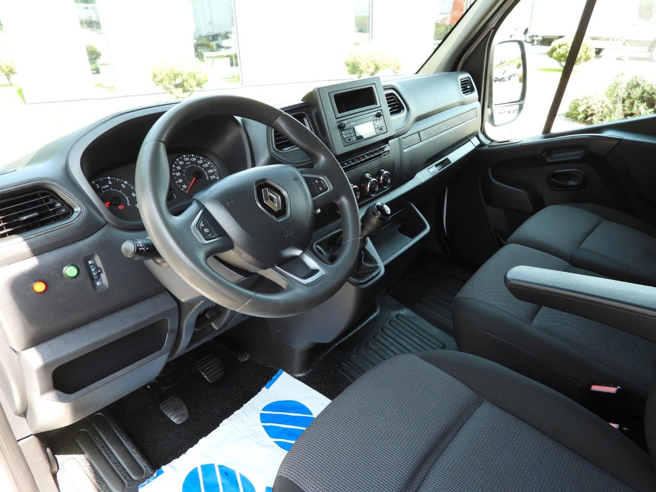 Renault MASTER KOFFER AUFZUG 8 PALETTEN TEMPOMAT LED - Dostavno vozilo sa zatvorenim sandukom: slika 2 Renault MASTER KOFFER AUFZUG 8 PALETTEN TEMPOMAT LED - Dostavno vozilo sa zatvorenim sandukom: slika 2