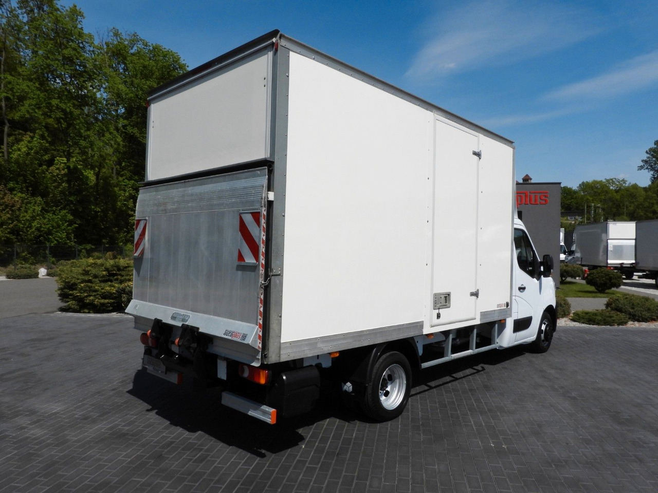 Renault MASTER KOFFER AUFZUG 8 PALETTEN TEMPOMAT NAVI - Dostavno vozilo sa zatvorenim sandukom: slika 3 Renault MASTER KOFFER AUFZUG 8 PALETTEN TEMPOMAT NAVI - Dostavno vozilo sa zatvorenim sandukom: slika 3