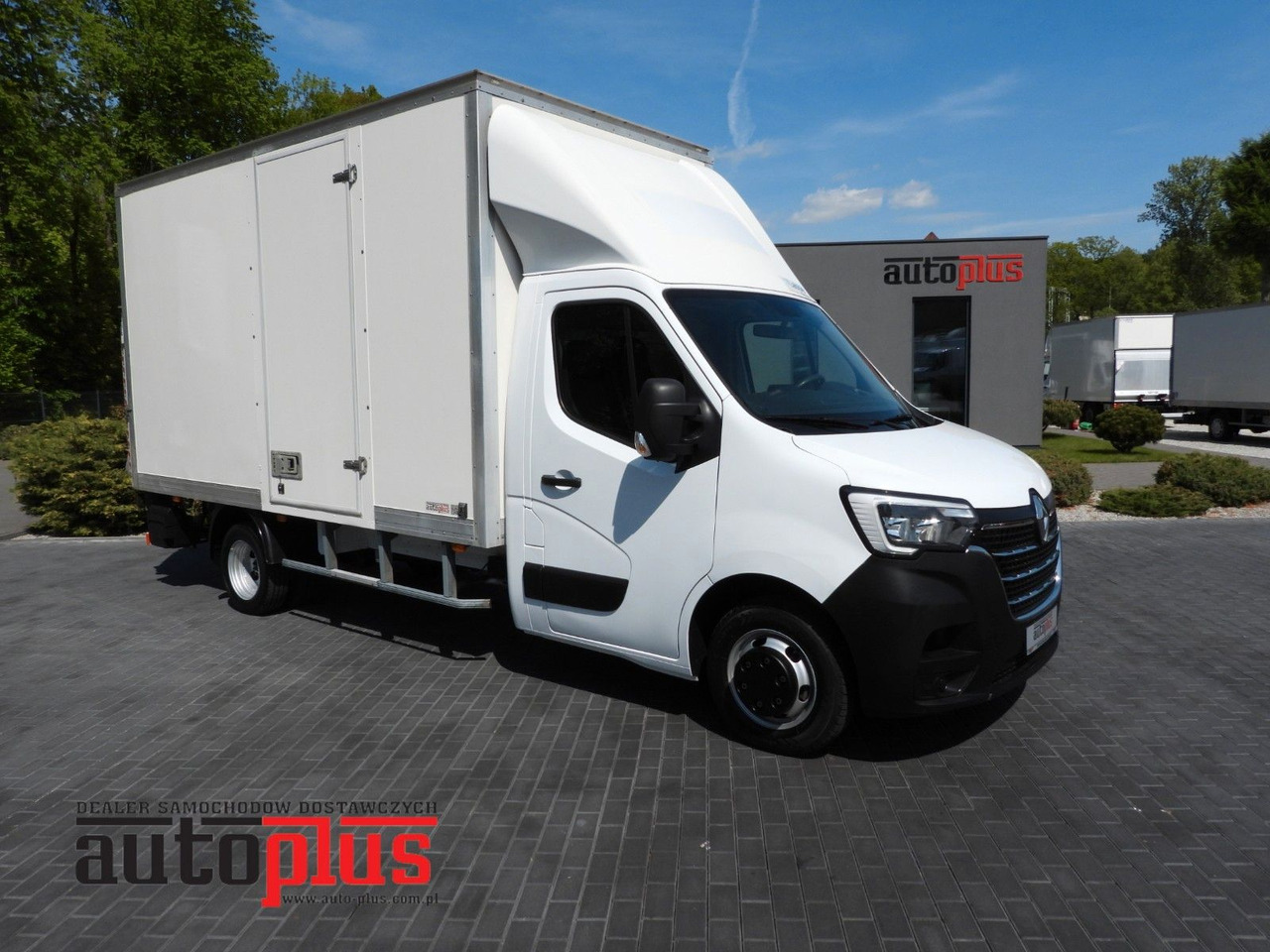 Renault MASTER KOFFER AUFZUG 8 PALETTEN TEMPOMAT NAVI - Dostavno vozilo sa zatvorenim sandukom: slika 1 Renault MASTER KOFFER AUFZUG 8 PALETTEN TEMPOMAT NAVI - Dostavno vozilo sa zatvorenim sandukom: slika 1