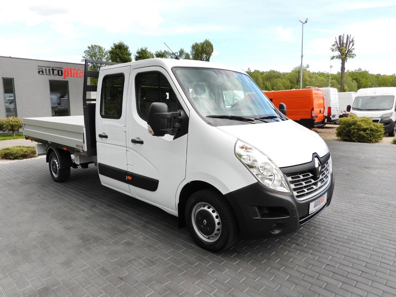 Renault MASTER PRITSCHE DOPPELKABINE DOKA 7 SITZE - Dostavno vozilo sa otvorenom sandukom, Dostavno vozilo sa duplom kabinom: slika 4 Renault MASTER PRITSCHE DOPPELKABINE DOKA 7 SITZE - Dostavno vozilo sa otvorenom sandukom, Dostavno vozilo sa duplom kabinom: slika 4